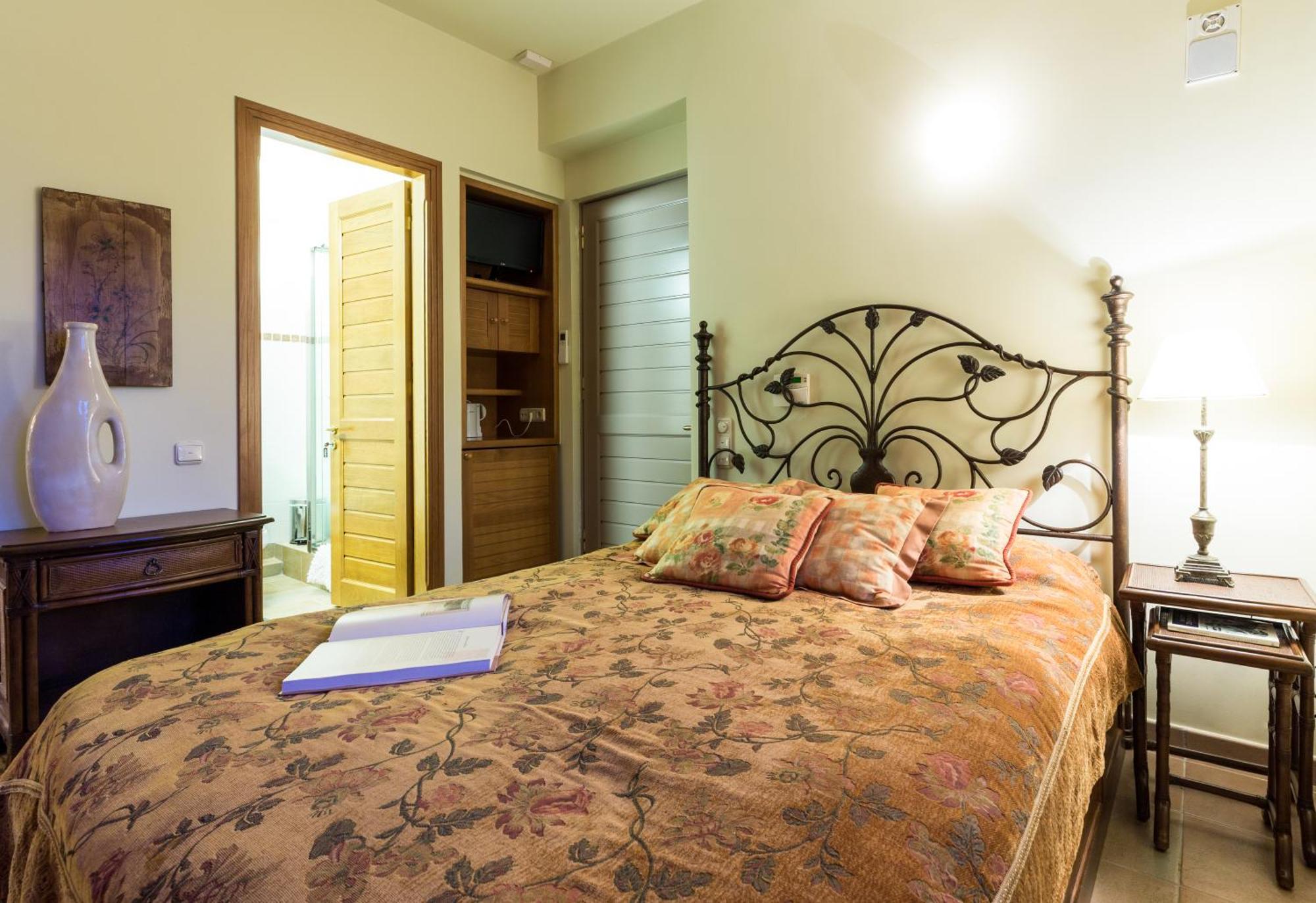 Elia Junior Suite In Epidavros With Shared Pool Nea Epidhavros Exteriör bild